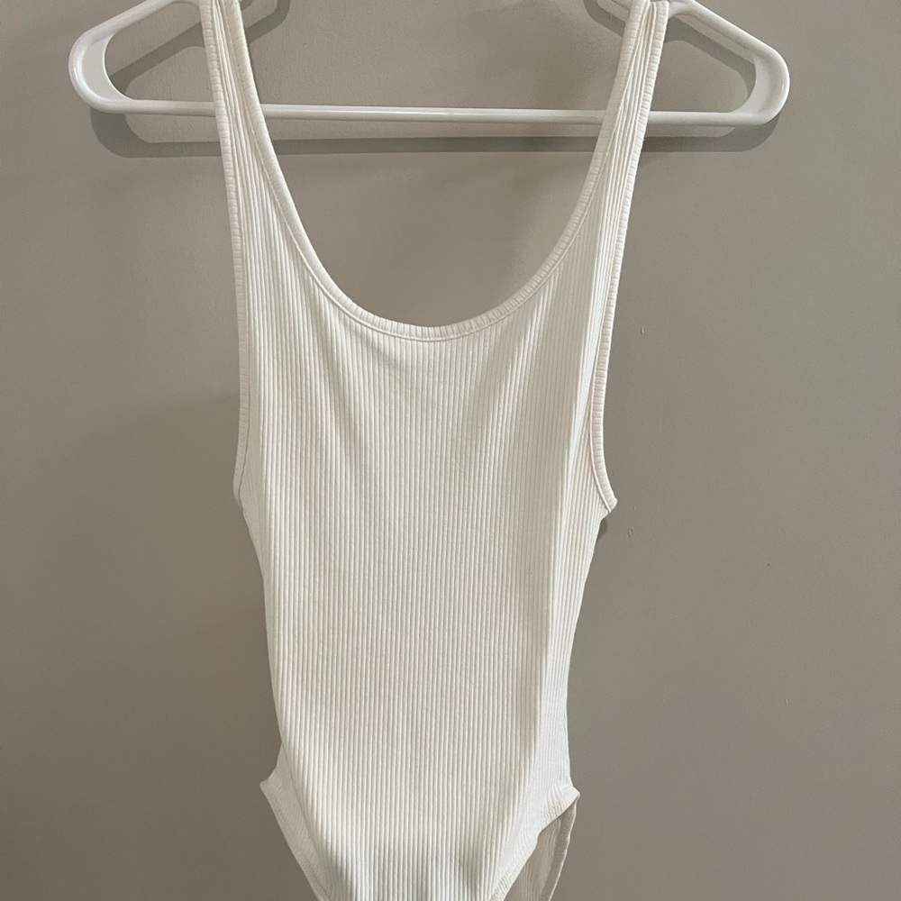 WHITE SCOOP BACK BODYSUIT SIZE XS